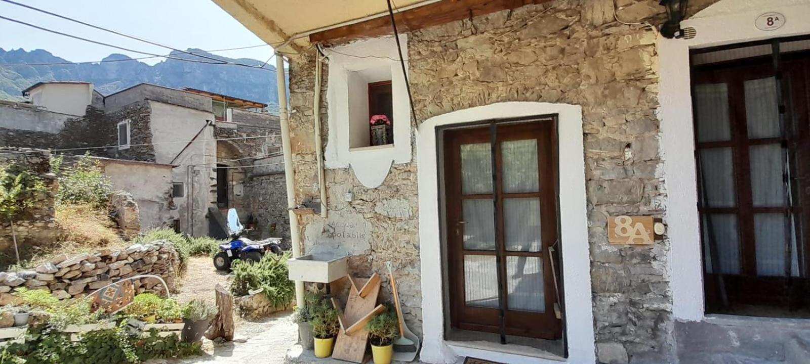B&B 8A Castelbianco Colletta Exteriör bild