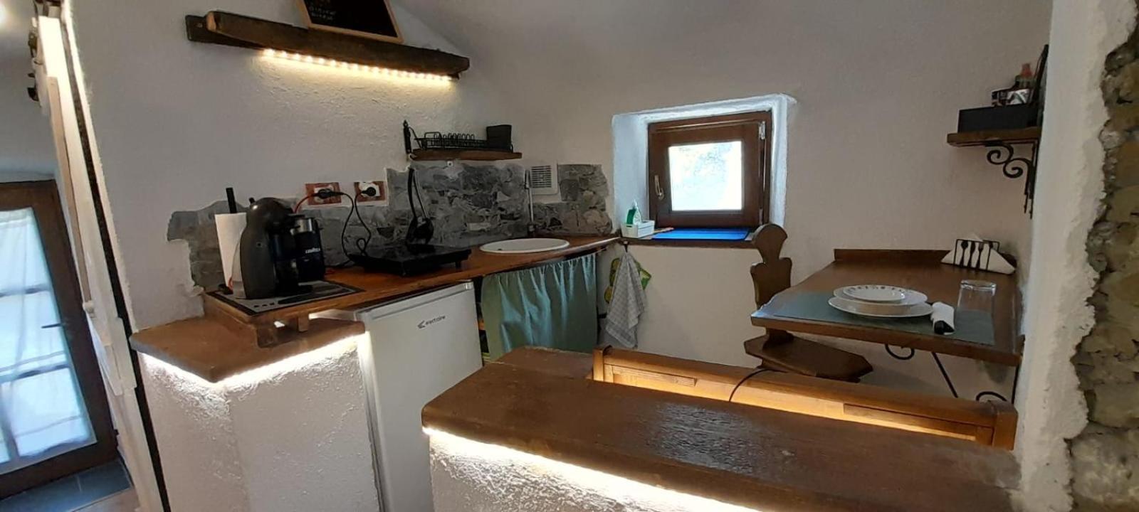 B&B 8A Castelbianco Colletta Exteriör bild